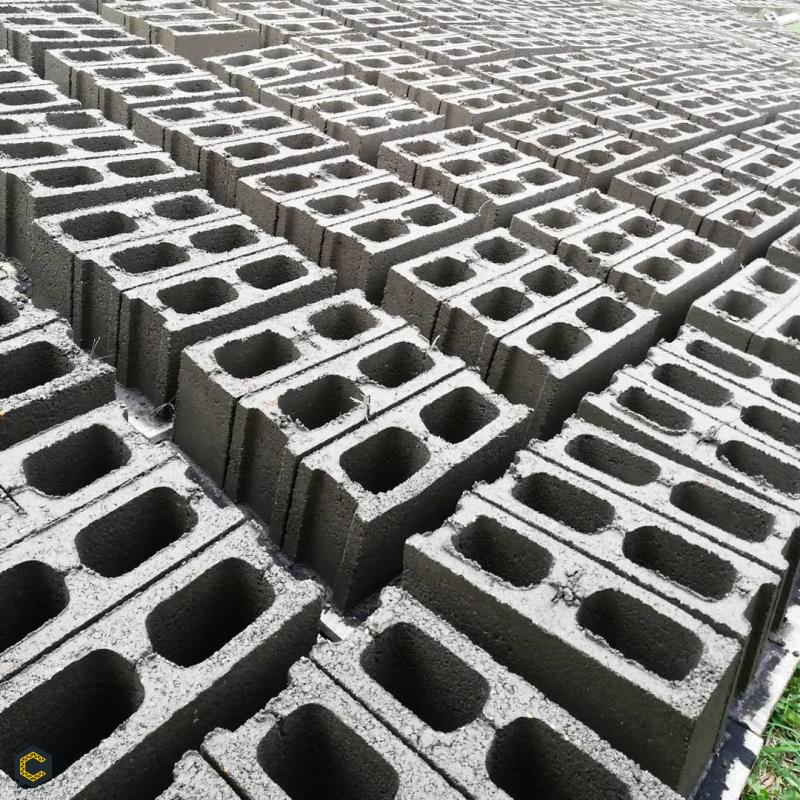 Venta de bloques de cemento 10,12,15,20. Somos fabricantes directos?